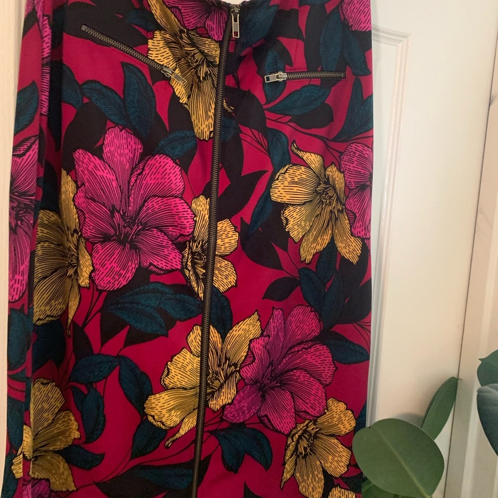 SOLD❌Beautiful Floral tribal Skirt - Picture 2 of 6